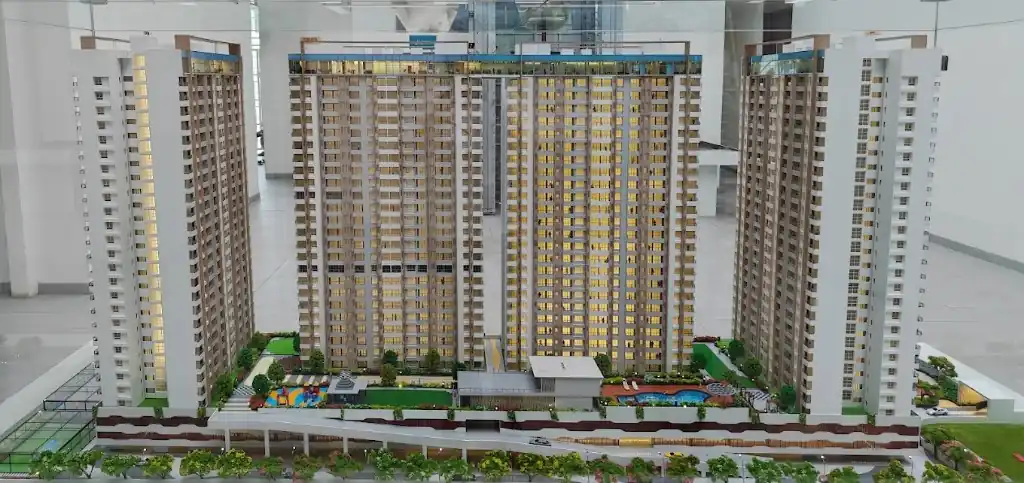 Scale model — The towers above the podium deck