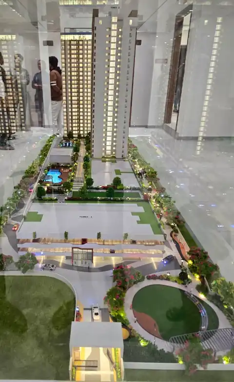 Scale model — The site layout with tower 2 and tower 4 marked