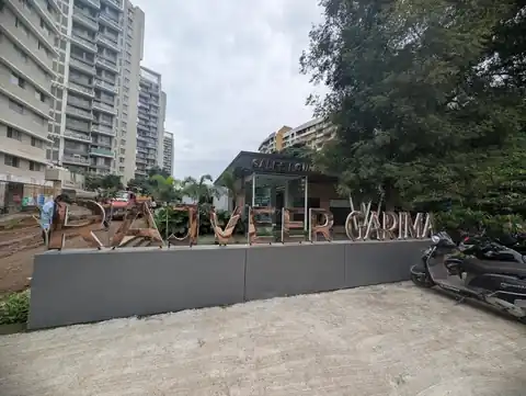 Site entrance and sales lounge